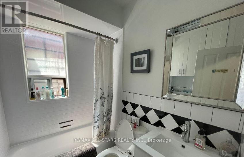 1074 Bloor Street W, Toronto, Ontario  M6H 1M6 - Photo 4 - W12502908