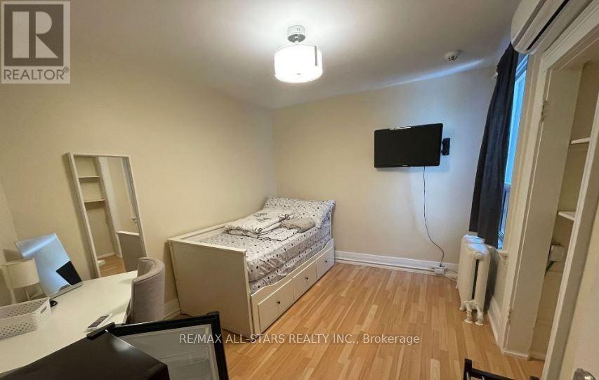 1074 Bloor Street W, Toronto, Ontario  M6H 1M6 - Photo 5 - W12502908