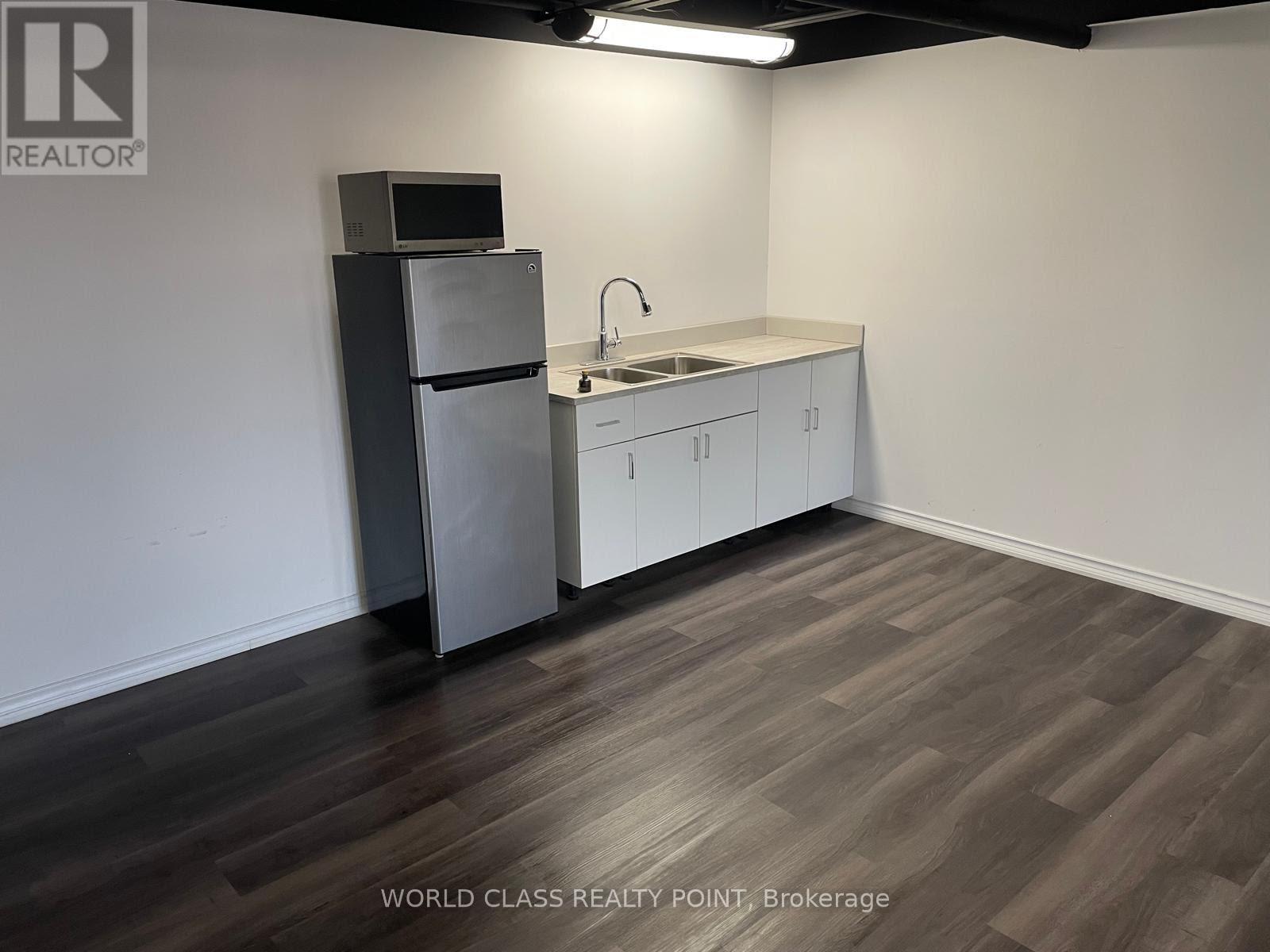 9 Upper - 20 Claireport Crescent E, Toronto, Ontario  M9W 6P6 - Photo 3 - W12502930