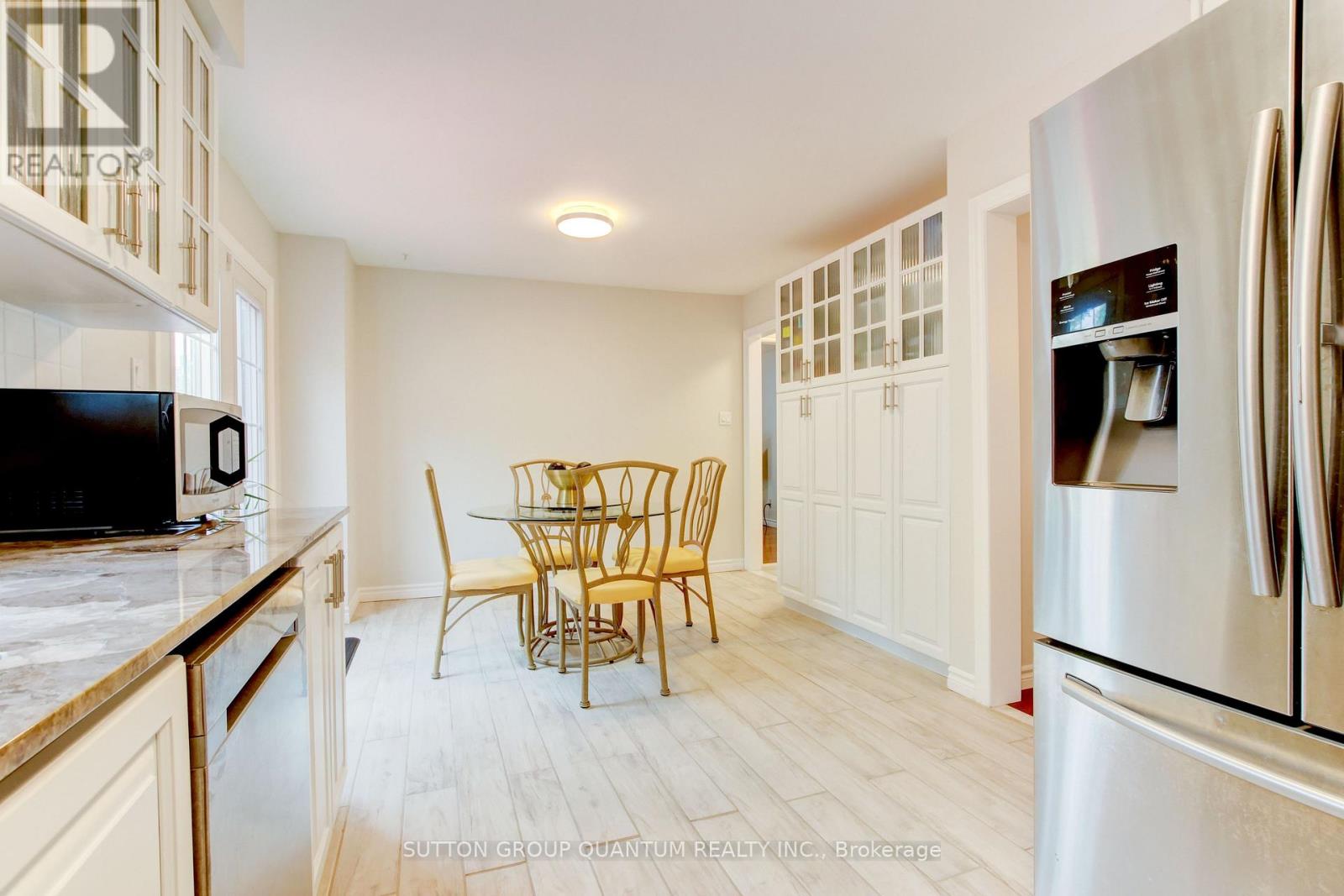 61 Sunforest Drive, Brampton, Ontario  L6Z 2W7 - Photo 12 - W12502934