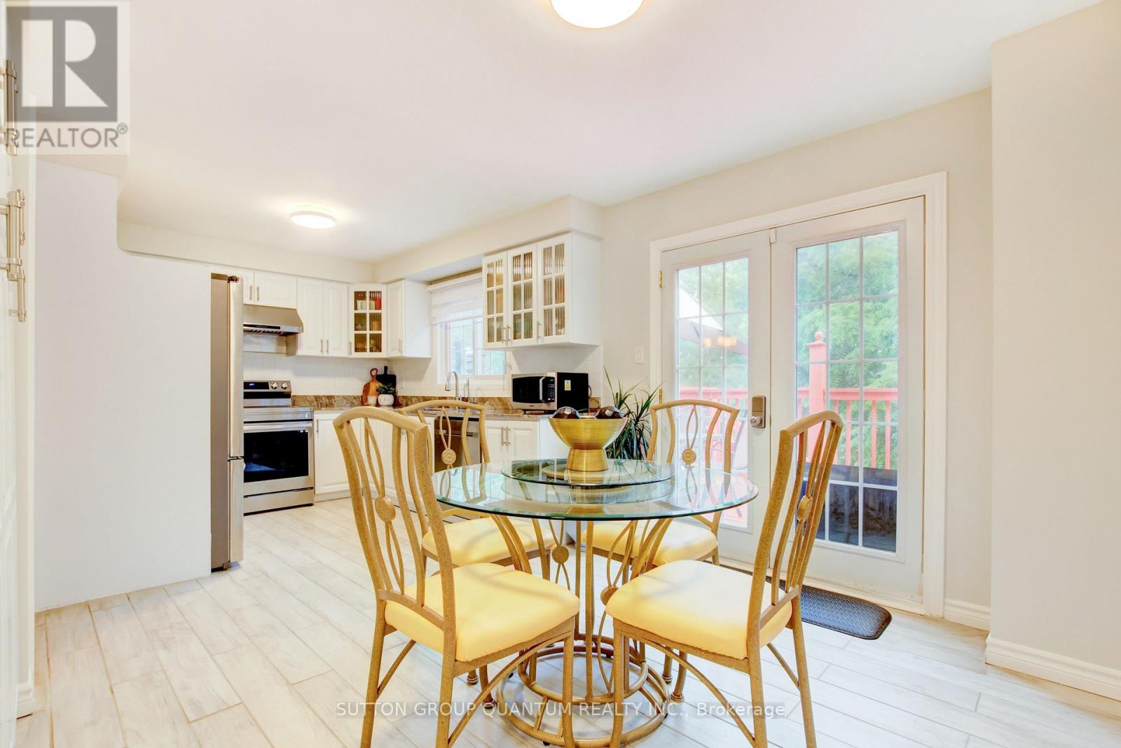 61 Sunforest Drive, Brampton, Ontario  L6Z 2W7 - Photo 8 - W12502934