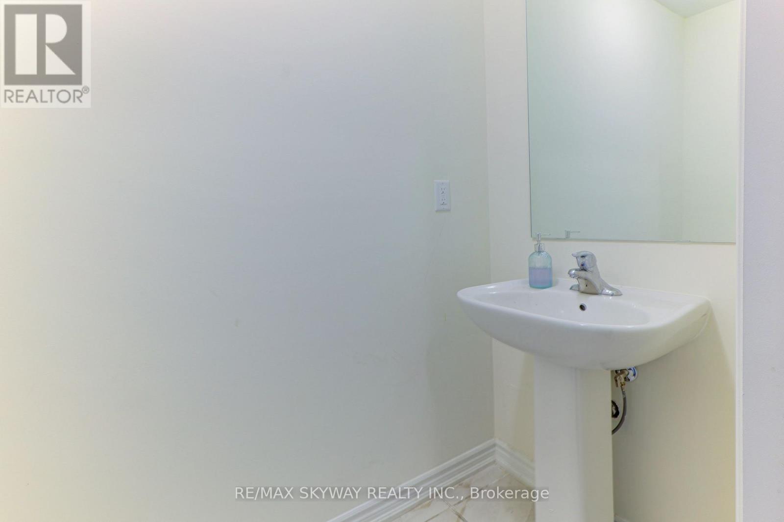 379 Valleyway Drive, Brampton, Ontario  L6X 5S7 - Photo 15 - W12502938