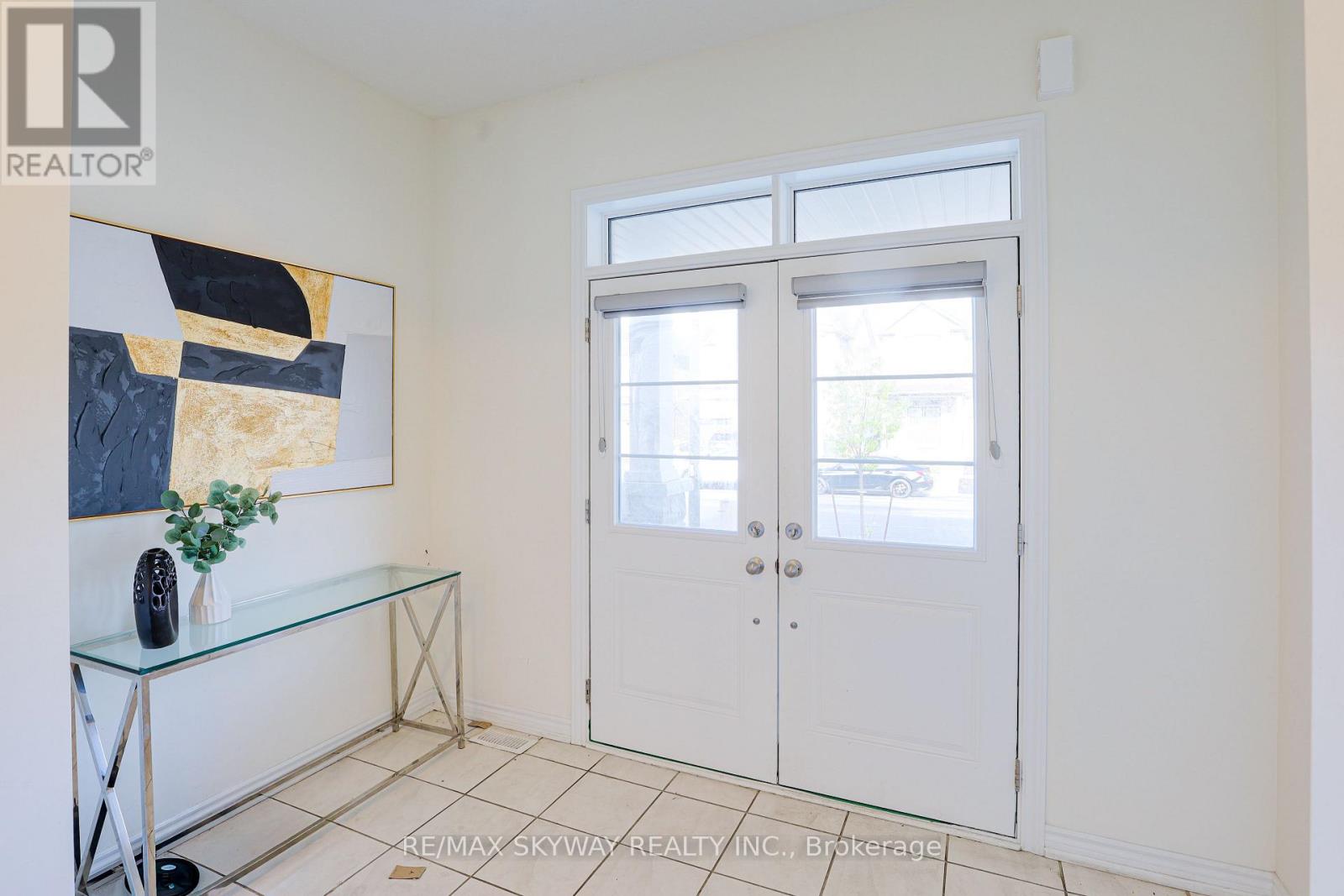 379 Valleyway Drive, Brampton, Ontario  L6X 5S7 - Photo 3 - W12502938