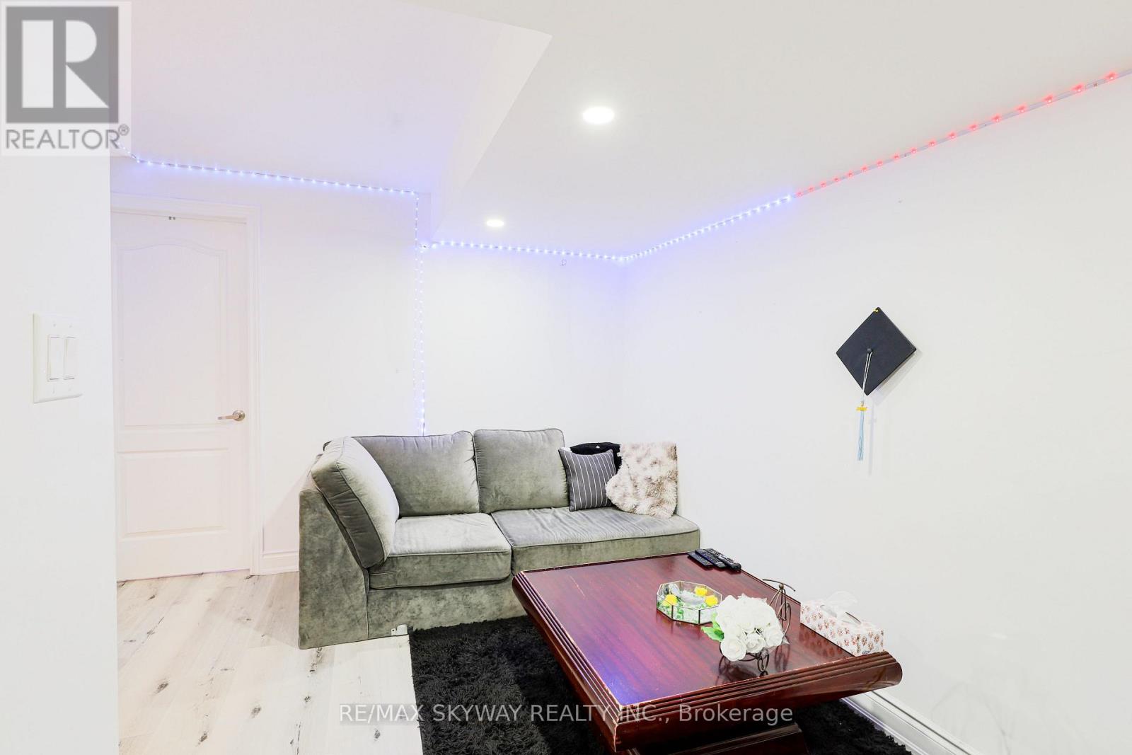 379 Valleyway Drive, Brampton, Ontario  L6X 5S7 - Photo 32 - W12502938