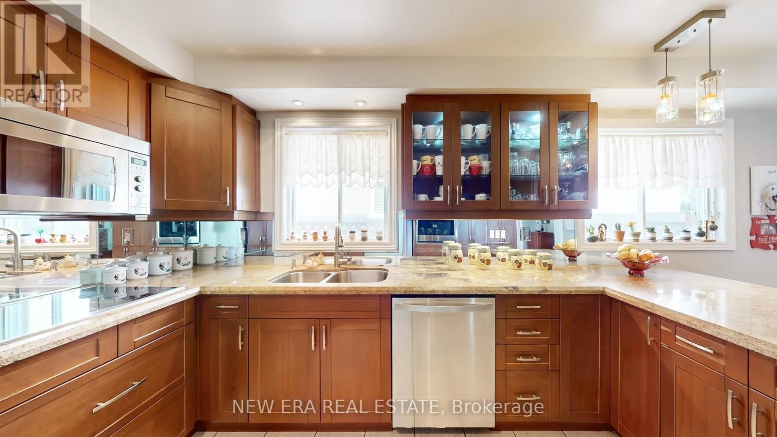 1380 Daniel Creek Road, Mississauga, Ontario  L5V 1V3 - Photo 7 - W12502946