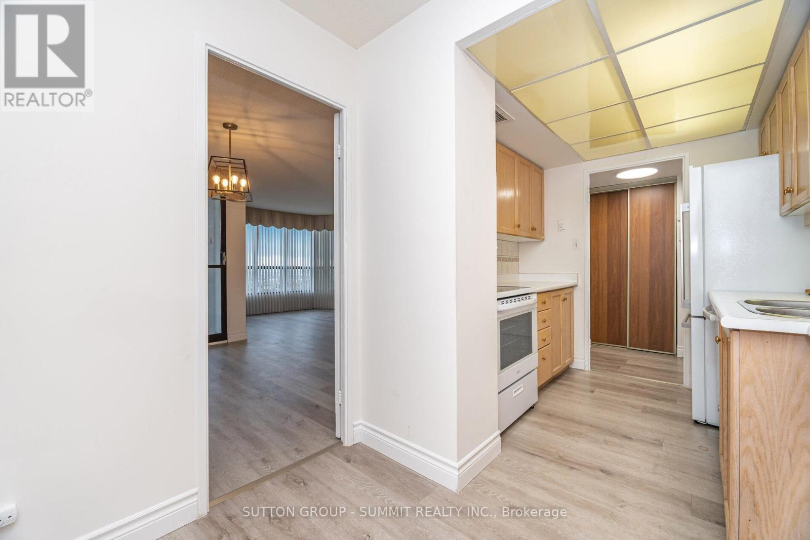 2301 - 1333 Bloor Street, Mississauga, Ontario  L4Y 3T6 - Photo 10 - W12502954