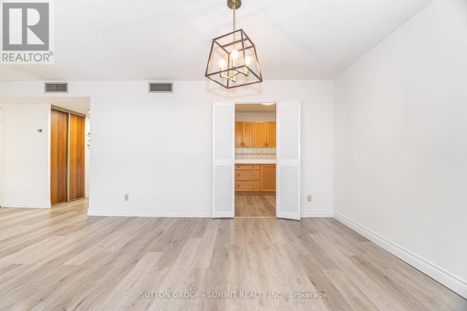 2301 - 1333 Bloor Street, Mississauga, Ontario  L4Y 3T6 - Photo 11 - W12502954