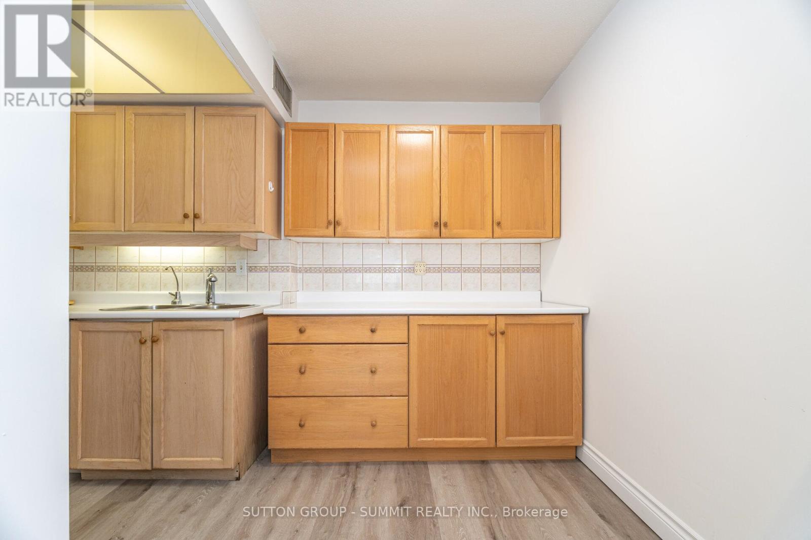 2301 - 1333 Bloor Street, Mississauga, Ontario  L4Y 3T6 - Photo 9 - W12502954