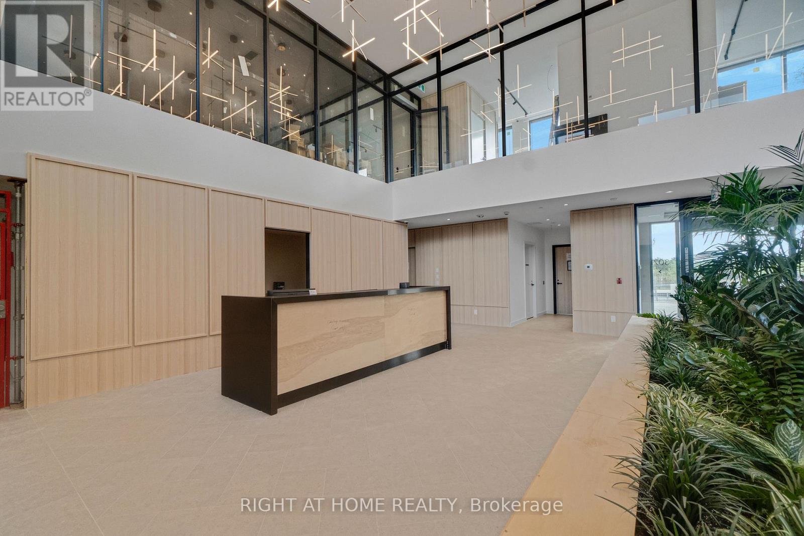 609 - 3079 Trafalgar Road, Oakville, Ontario  L6H 8C5 - Photo 4 - W12502960