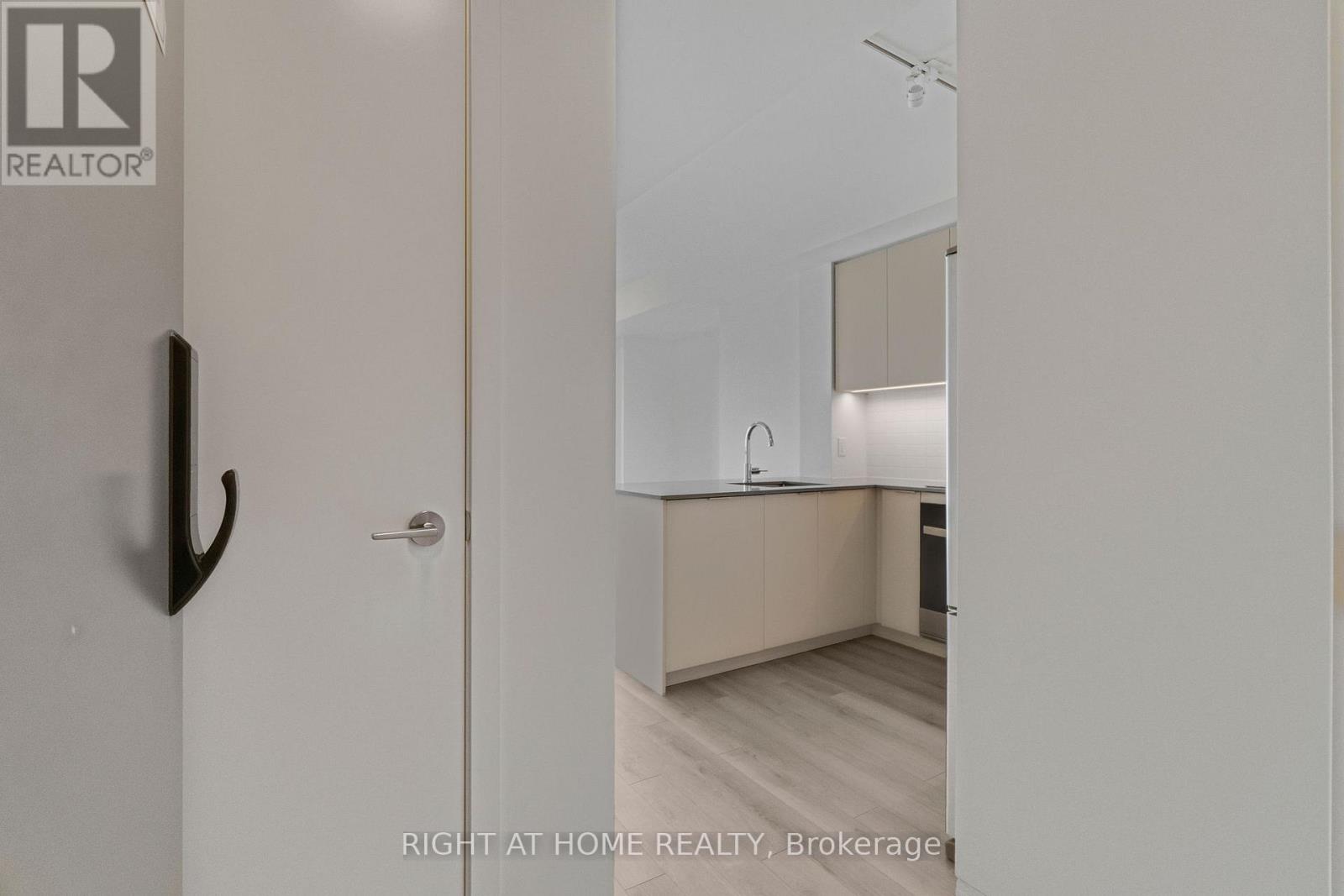 609 - 3079 Trafalgar Road, Oakville, Ontario  L6H 8C5 - Photo 8 - W12502960