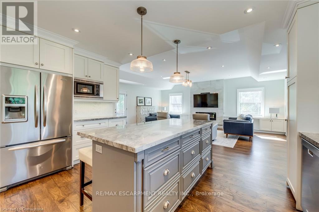 4306 Lakeshore Road, Burlington, Ontario  L7L 1A8 - Photo 11 - W12502976