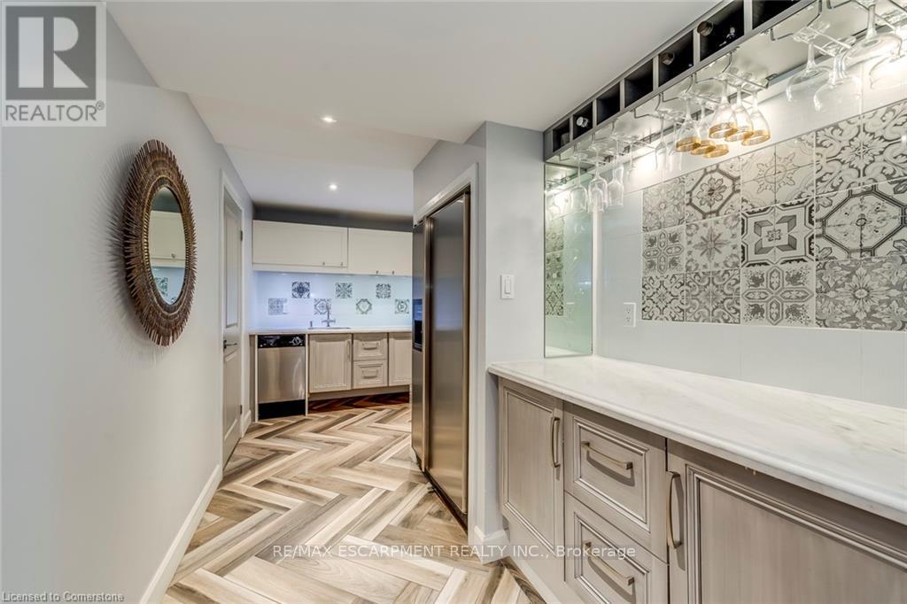 4306 Lakeshore Road, Burlington, Ontario  L7L 1A8 - Photo 31 - W12502976