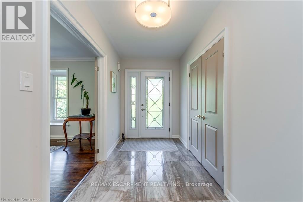 4306 Lakeshore Road, Burlington, Ontario  L7L 1A8 - Photo 6 - W12502976