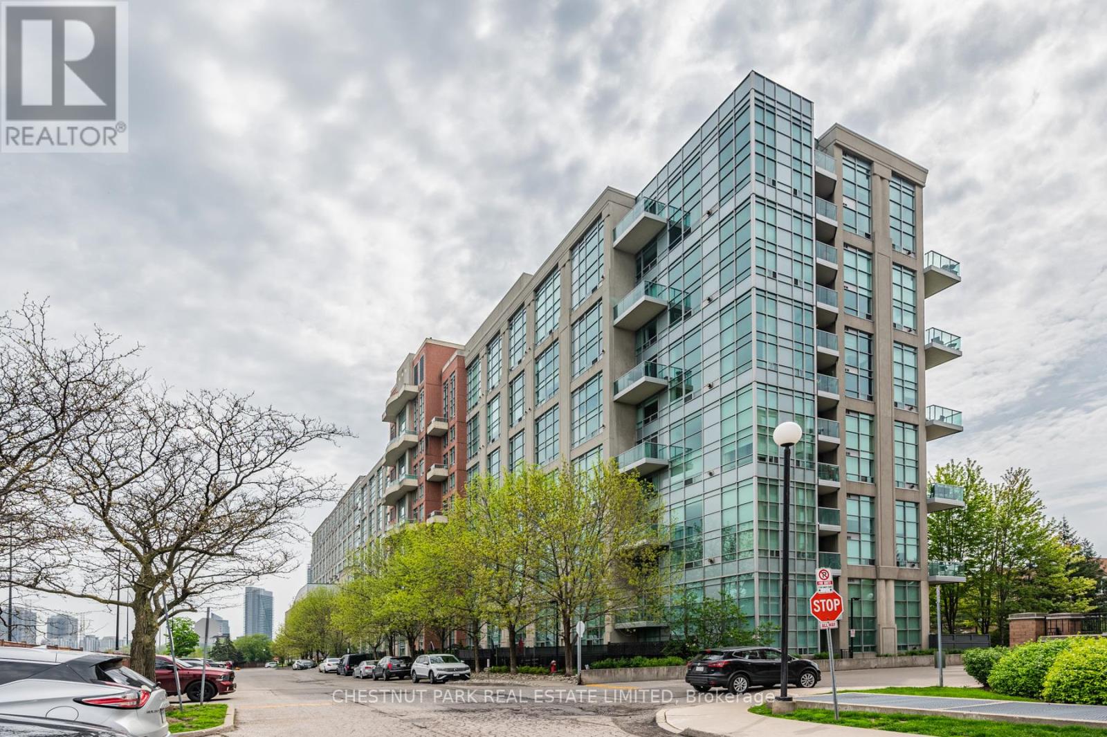 525 - 200 Manitoba Street, Toronto, Ontario  M8Y 3Y9 - Photo 2 - W12502992