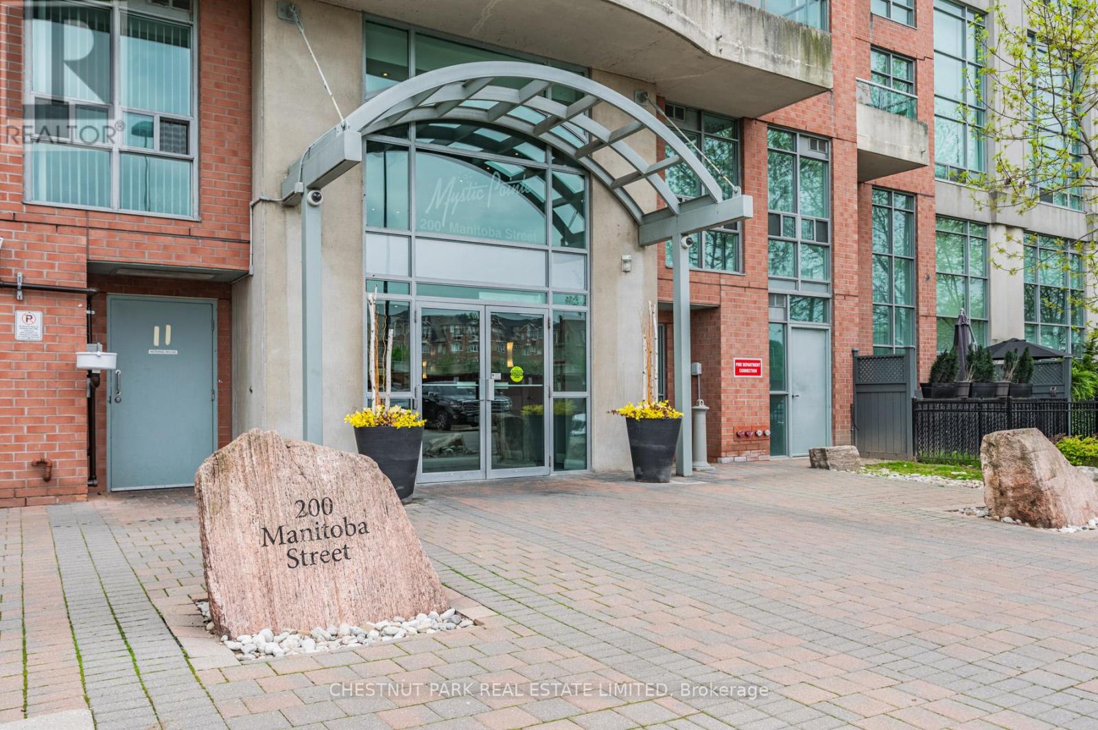 525 - 200 Manitoba Street, Toronto, Ontario  M8Y 3Y9 - Photo 3 - W12502992