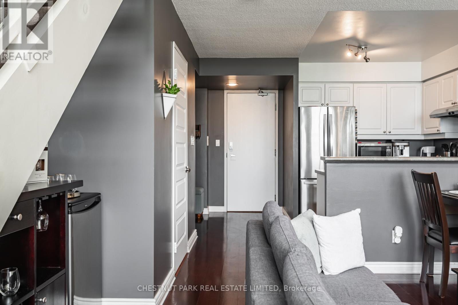 525 - 200 Manitoba Street, Toronto, Ontario  M8Y 3Y9 - Photo 4 - W12502992