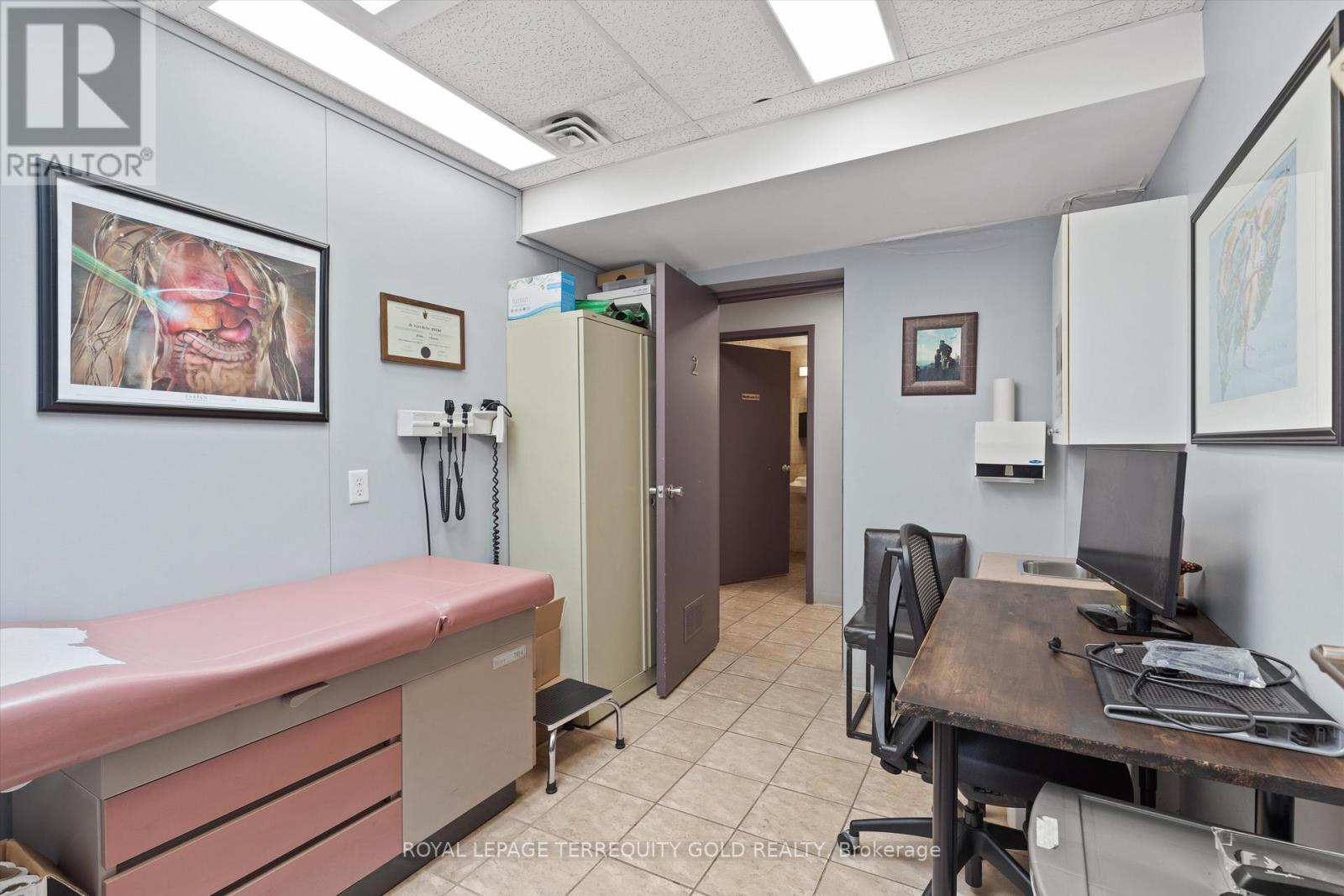 1664 Dufferin Street, Toronto, Ontario  M6H 3M1 - Photo 10 - W12503008