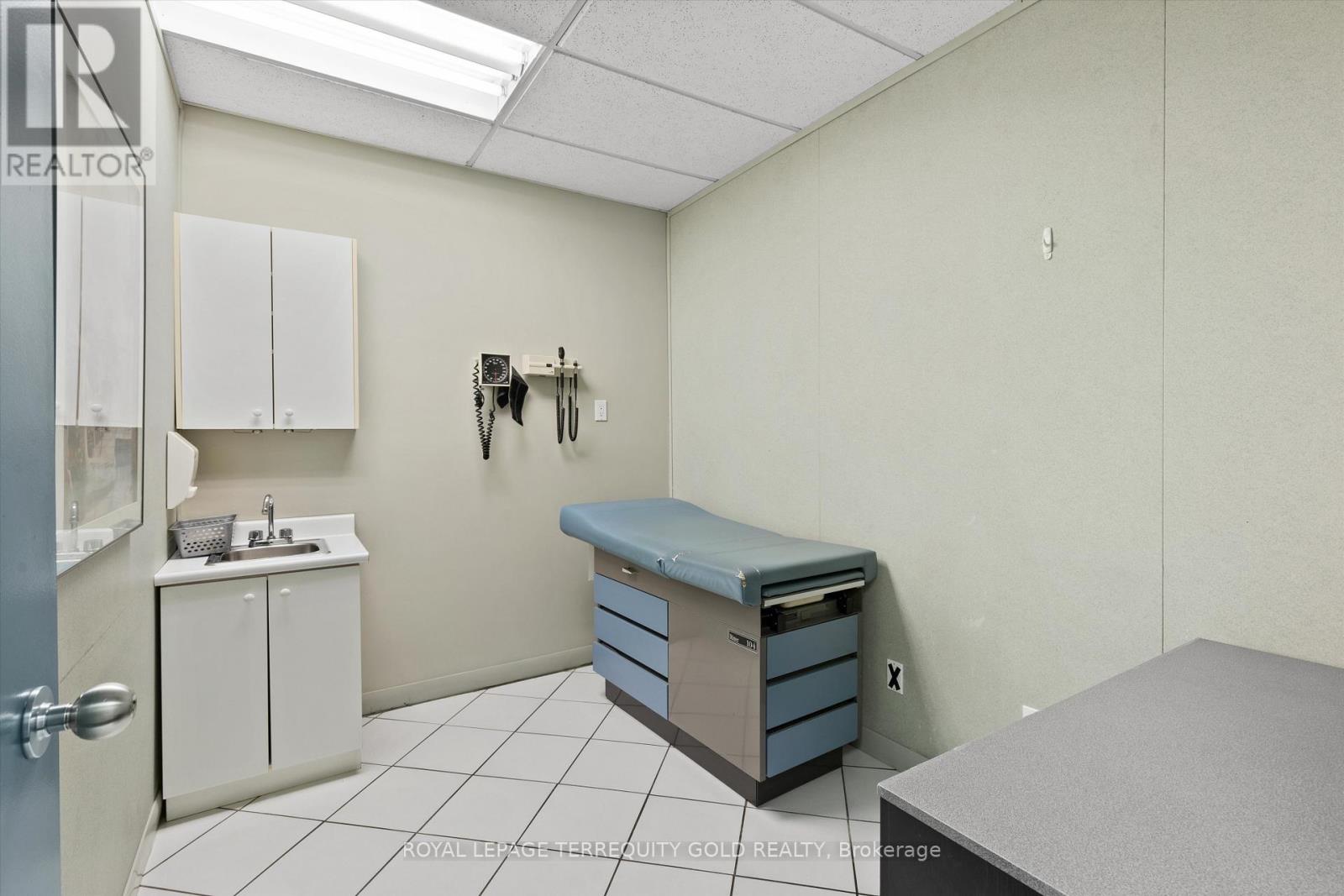 1664 Dufferin Street, Toronto, Ontario  M6H 3M1 - Photo 15 - W12503008