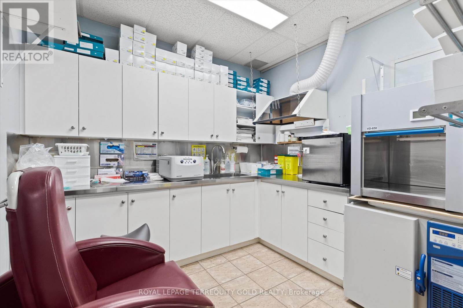 1664 Dufferin Street, Toronto, Ontario  M6H 3M1 - Photo 17 - W12503008