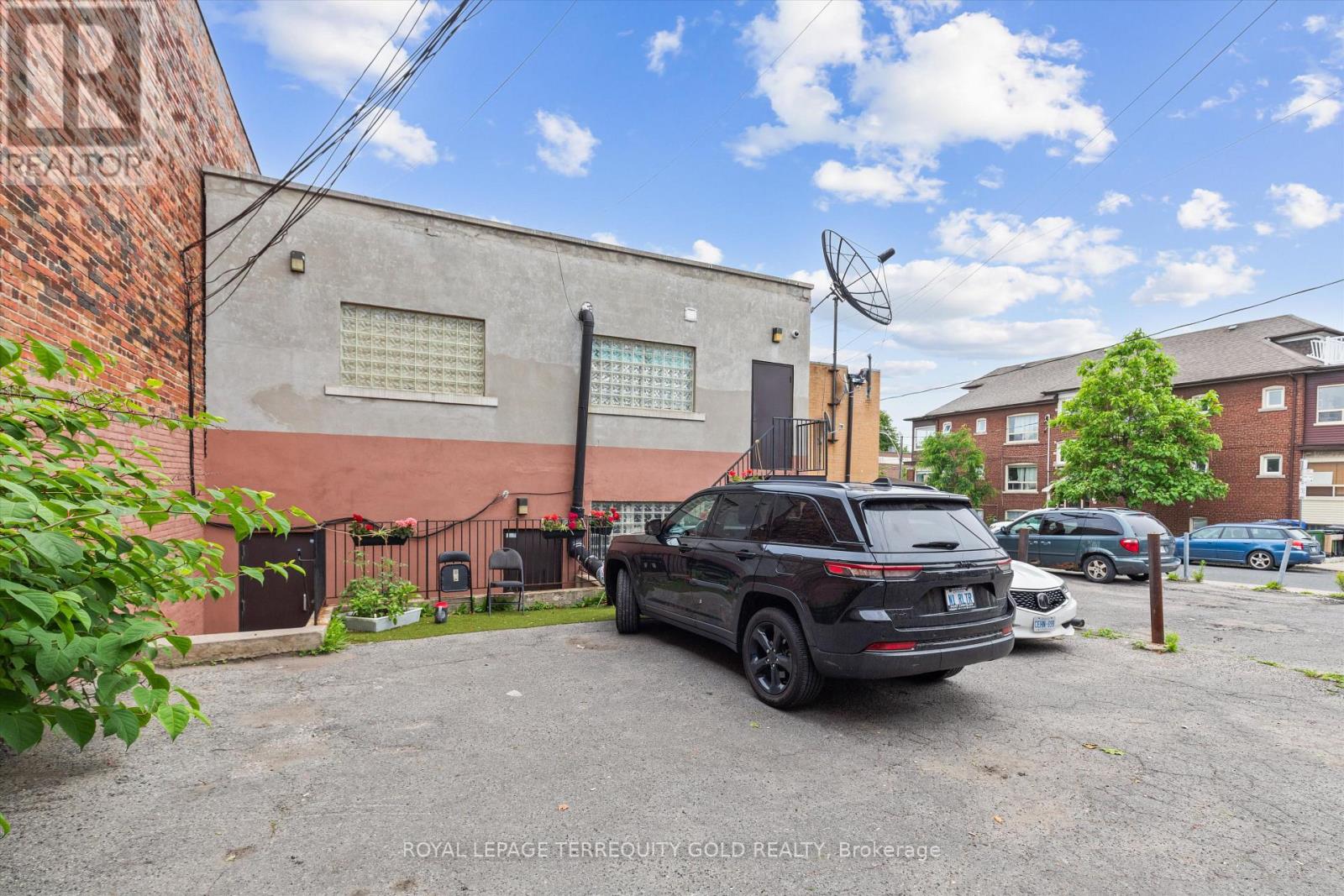 1664 Dufferin Street, Toronto, Ontario  M6H 3M1 - Photo 27 - W12503008
