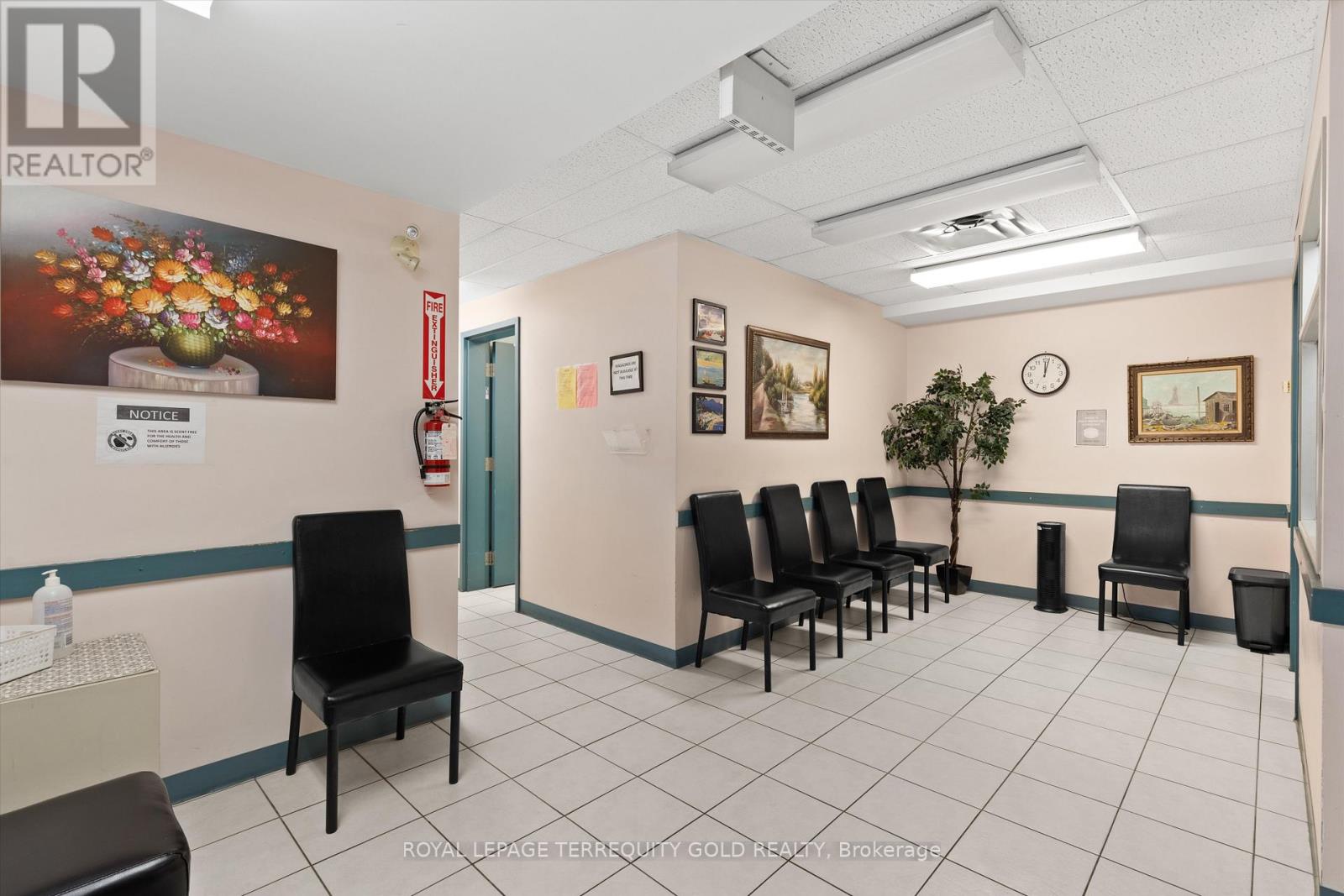 1664 Dufferin Street, Toronto, Ontario  M6H 3M1 - Photo 7 - W12503008