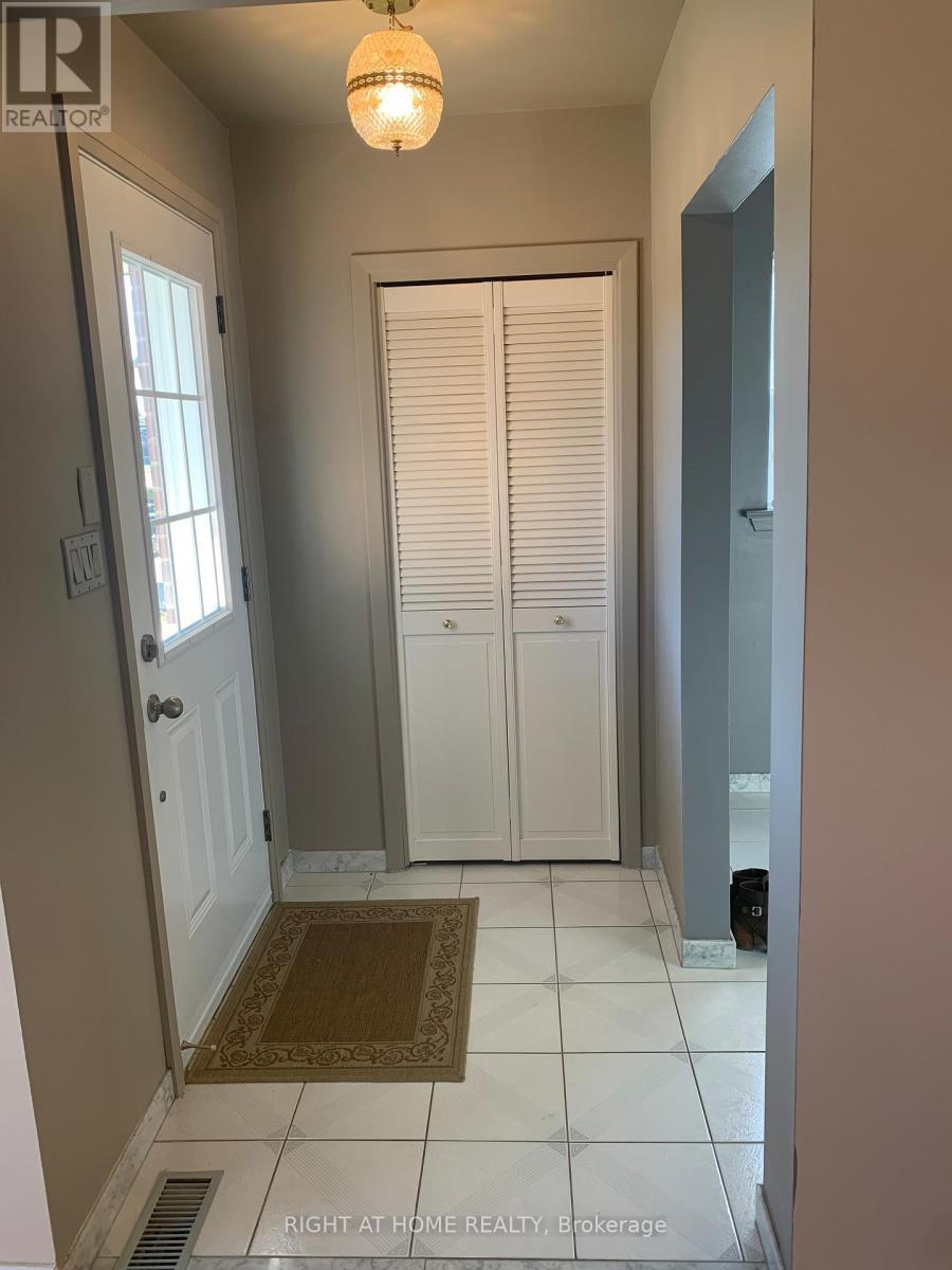 24 Dean Street, Brampton, Ontario  L6W 1M6 - Photo 2 - W12503016