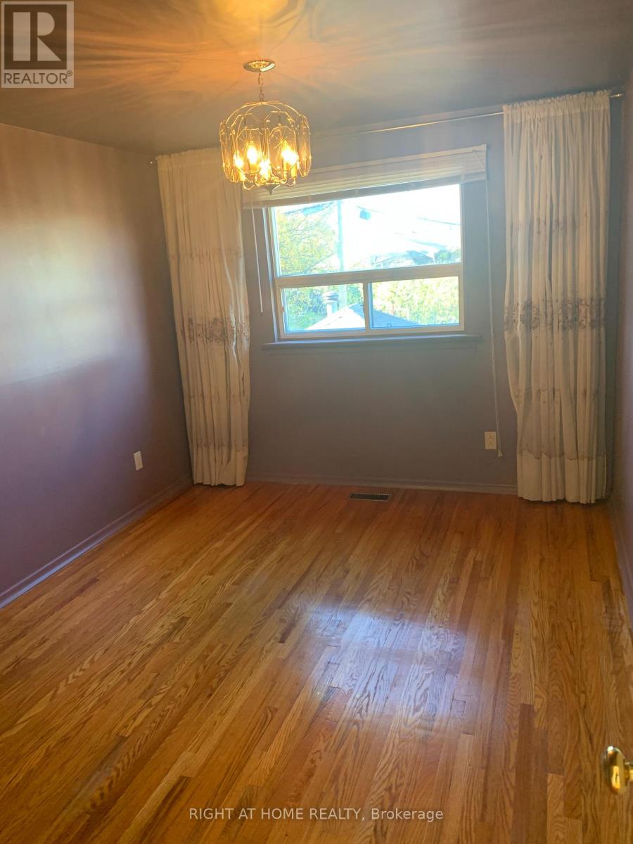 24 Dean Street, Brampton, Ontario  L6W 1M6 - Photo 8 - W12503016