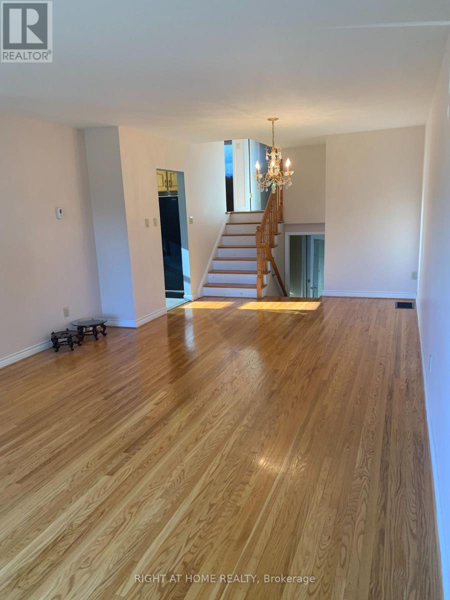 24 Dean Street, Brampton, Ontario  L6W 1M6 - Photo 9 - W12503016