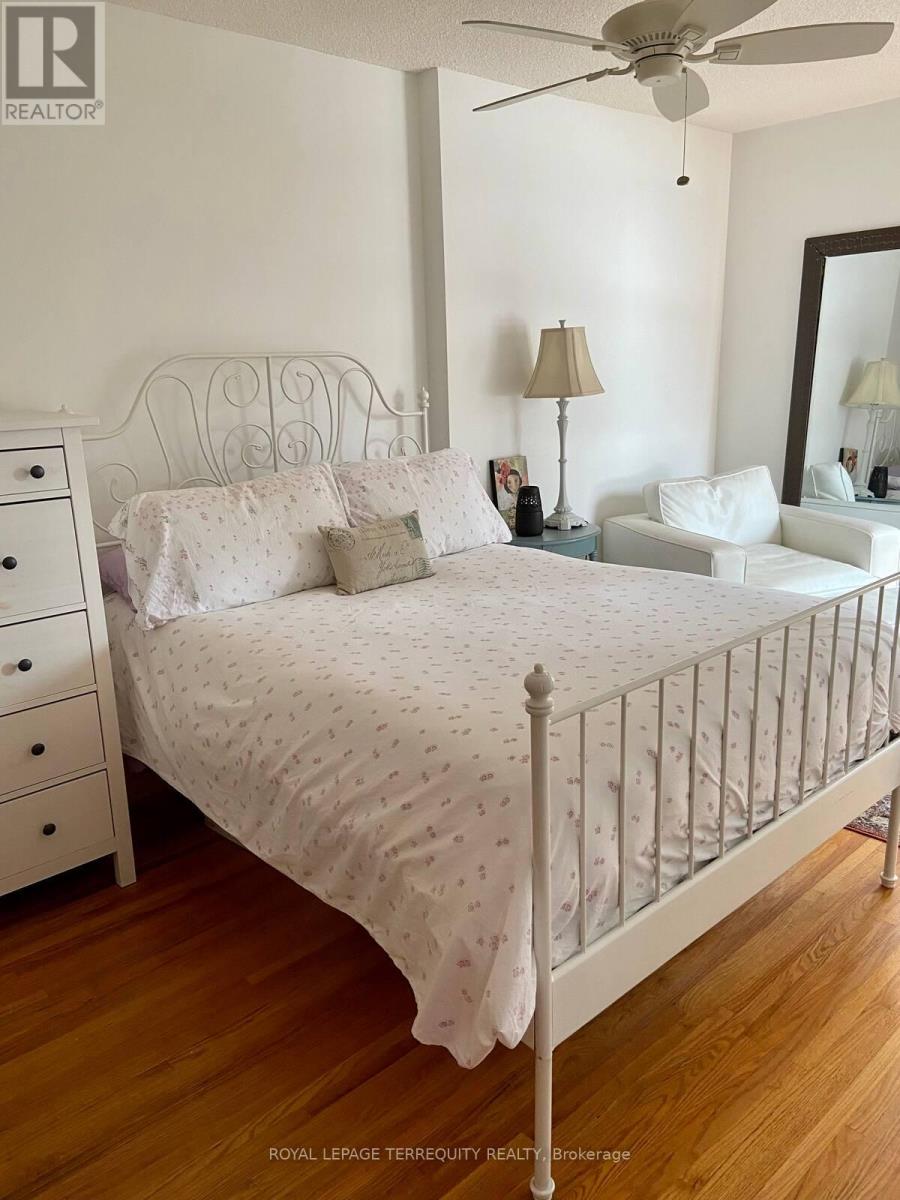 238 Windermere Avenue, Toronto, Ontario  M6S 3K3 - Photo 12 - W12503034