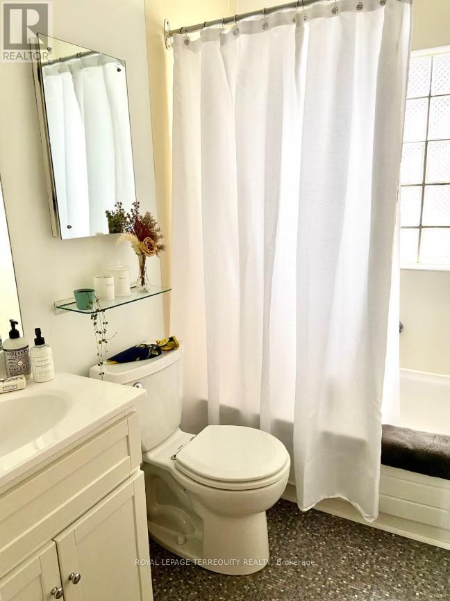 238 Windermere Avenue, Toronto, Ontario  M6S 3K3 - Photo 13 - W12503034