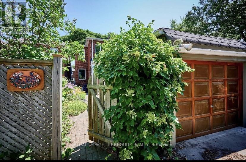 238 Windermere Avenue, Toronto, Ontario  M6S 3K3 - Photo 18 - W12503034