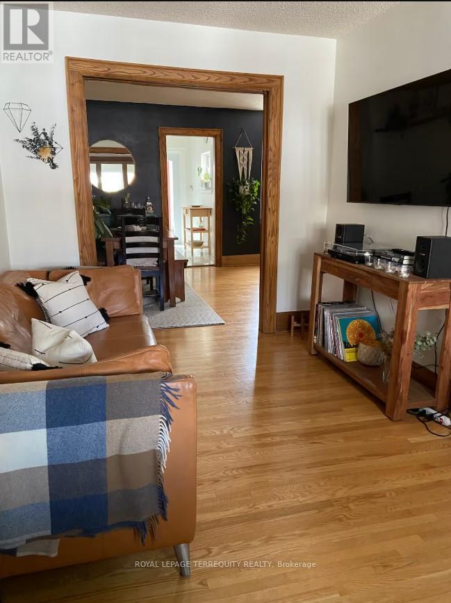 238 Windermere Avenue, Toronto, Ontario  M6S 3K3 - Photo 4 - W12503034