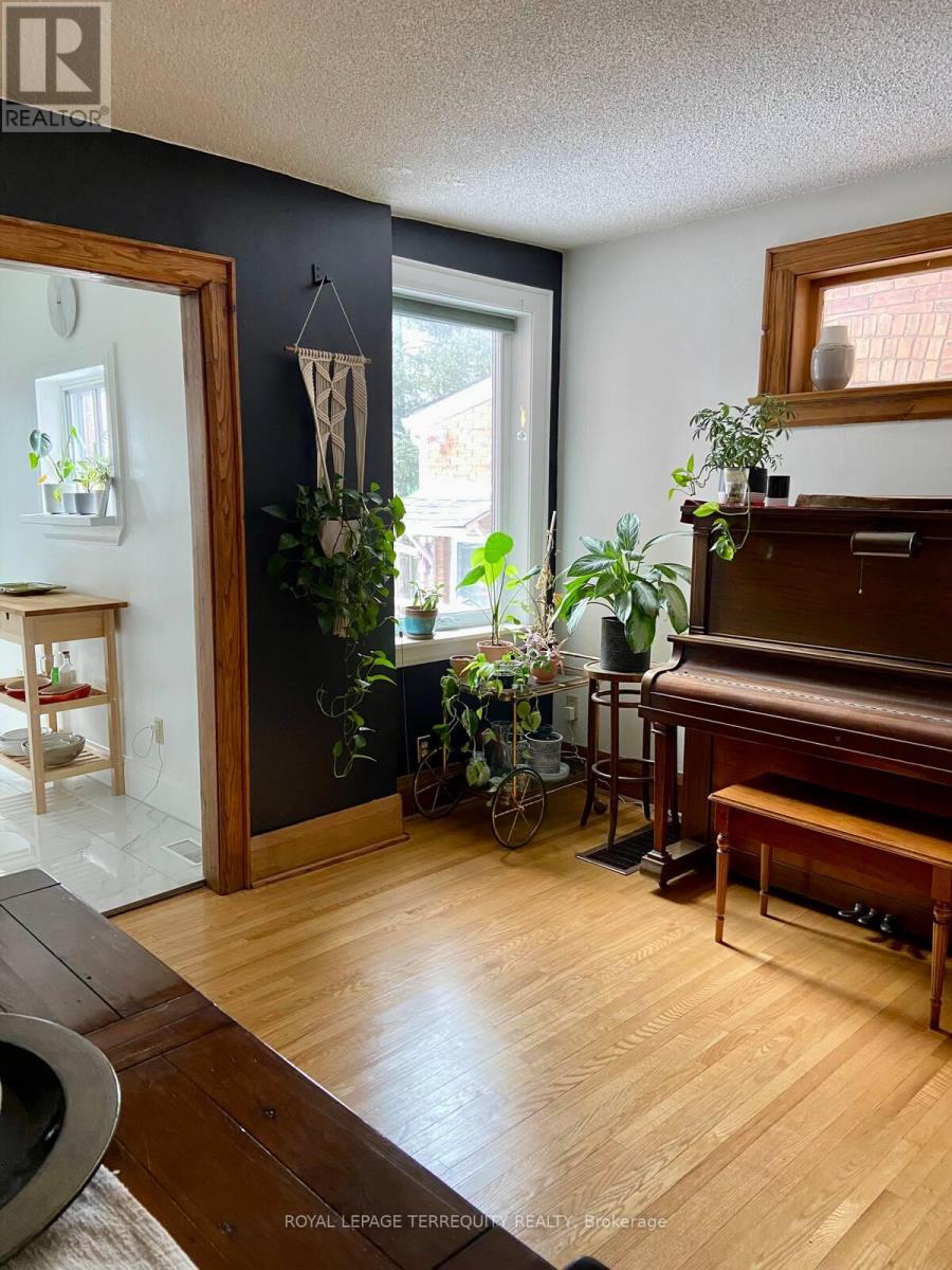 238 Windermere Avenue, Toronto, Ontario  M6S 3K3 - Photo 6 - W12503034