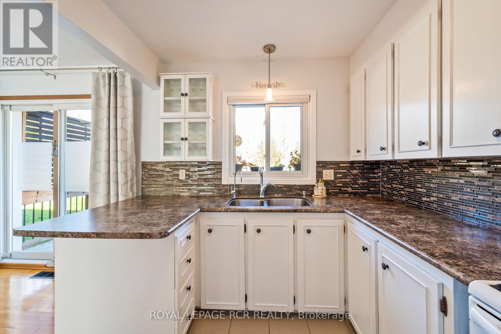 37 Margaret Street, Orangeville, Ontario  L9W 2N5 - Photo 10 - W12503096