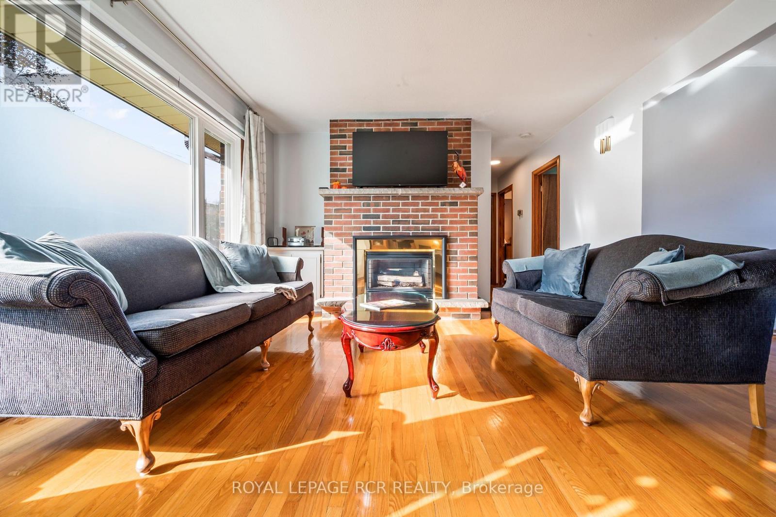 37 Margaret Street, Orangeville, Ontario  L9W 2N5 - Photo 4 - W12503096