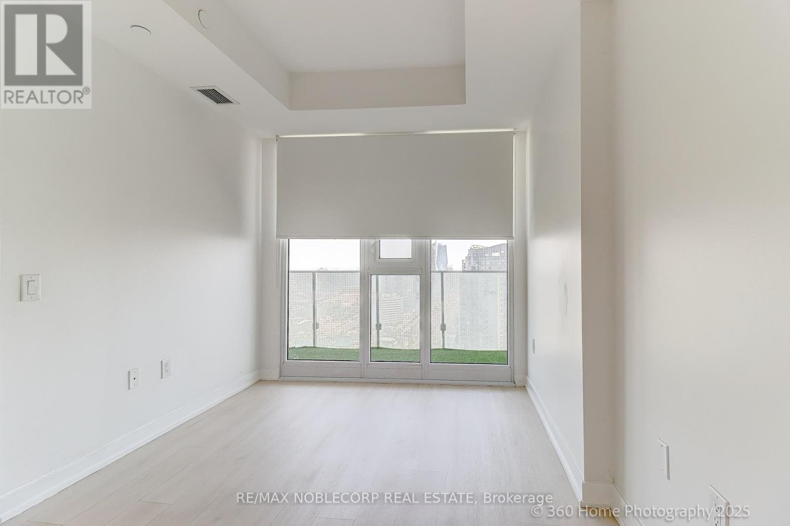 2912 - 3900 Confederation Parkway, Mississauga, Ontario  L5B 0M3 - Photo 10 - W12503138