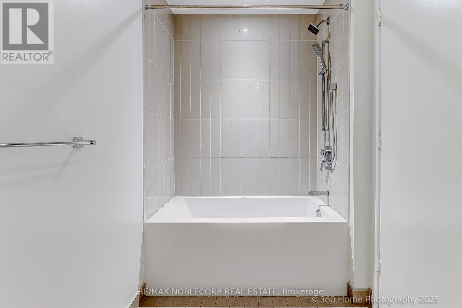 2912 - 3900 Confederation Parkway, Mississauga, Ontario  L5B 0M3 - Photo 22 - W12503138