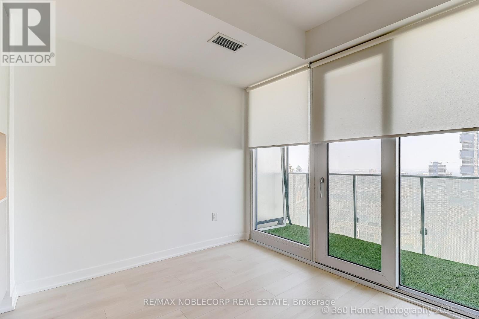 2912 - 3900 Confederation Parkway, Mississauga, Ontario  L5B 0M3 - Photo 7 - W12503138