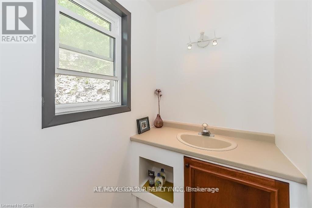 808 York Road, Guelph, Ontario  N1E 6A6 - Photo 5 - X12502940