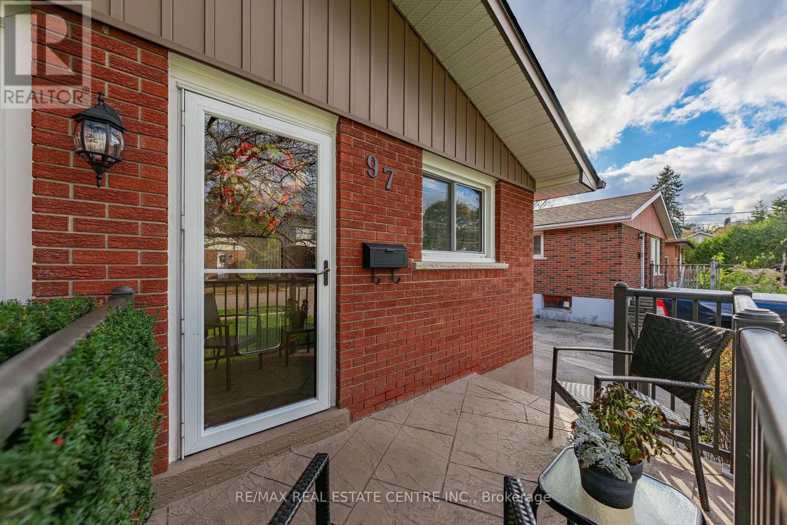 97 First Avenue, Cambridge, Ontario  N1S 2B4 - Photo 3 - X12503108