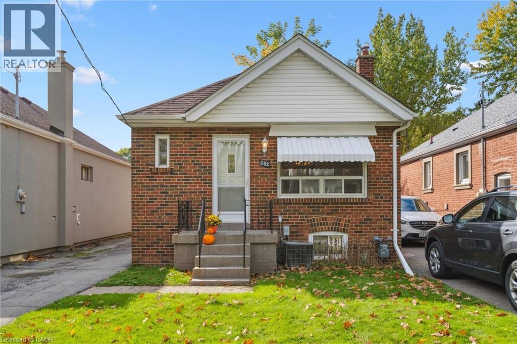 202 ALDERBRAE Avenue, Etobicoke, Ontario