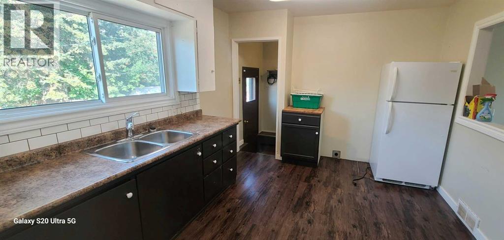 5006 53 Street, Sylvan Lake, Alberta  T0M 1Z0 - Photo 3 - A2259094