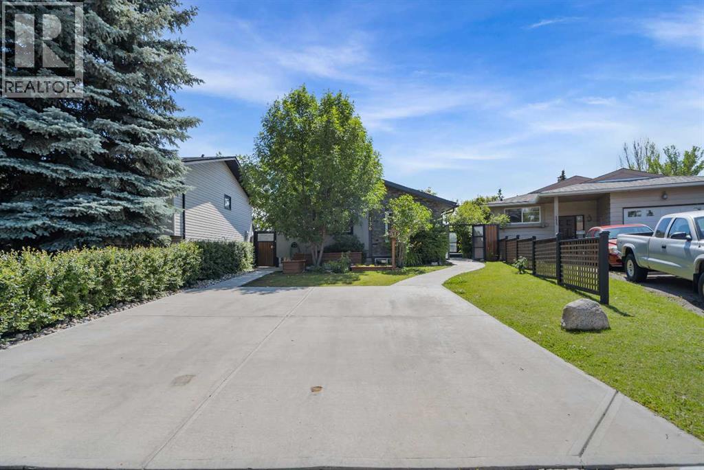 136 Ranchview Court Nw, Calgary, Alberta  T3G 1R5 - Photo 2 - A2260975