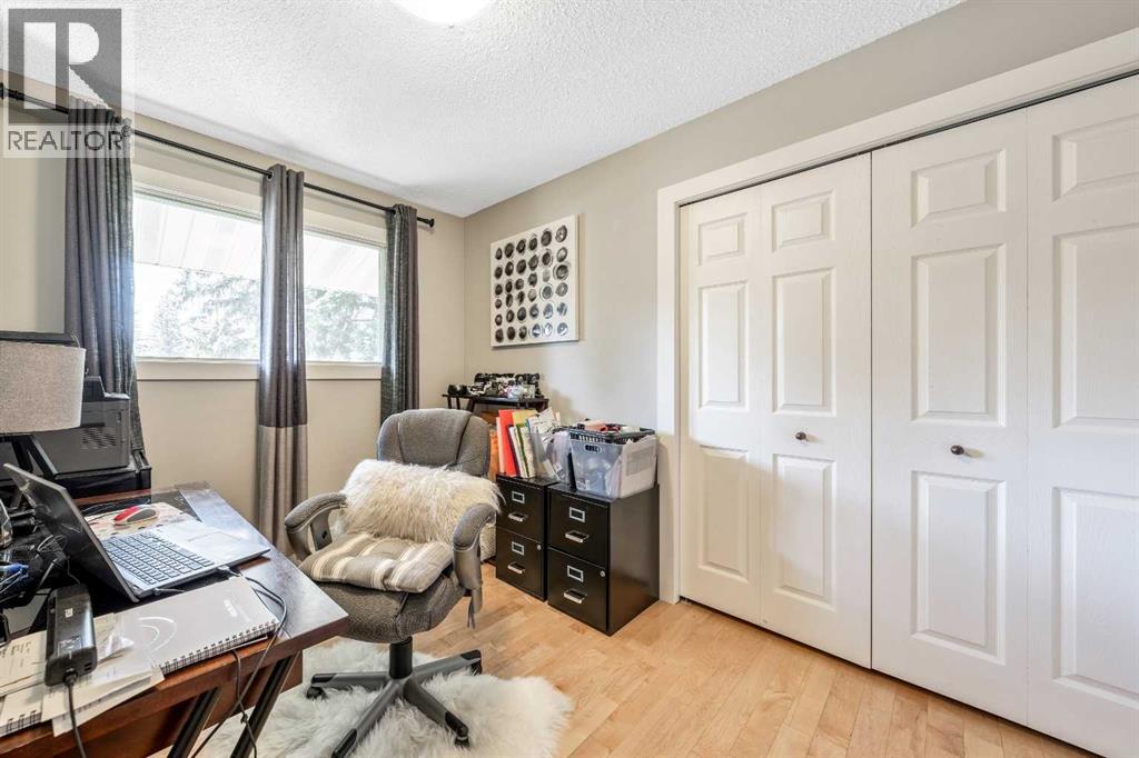 223 Brookpark Drive Sw, Calgary, Alberta  T2W 2W7 - Photo 11 - A2261691