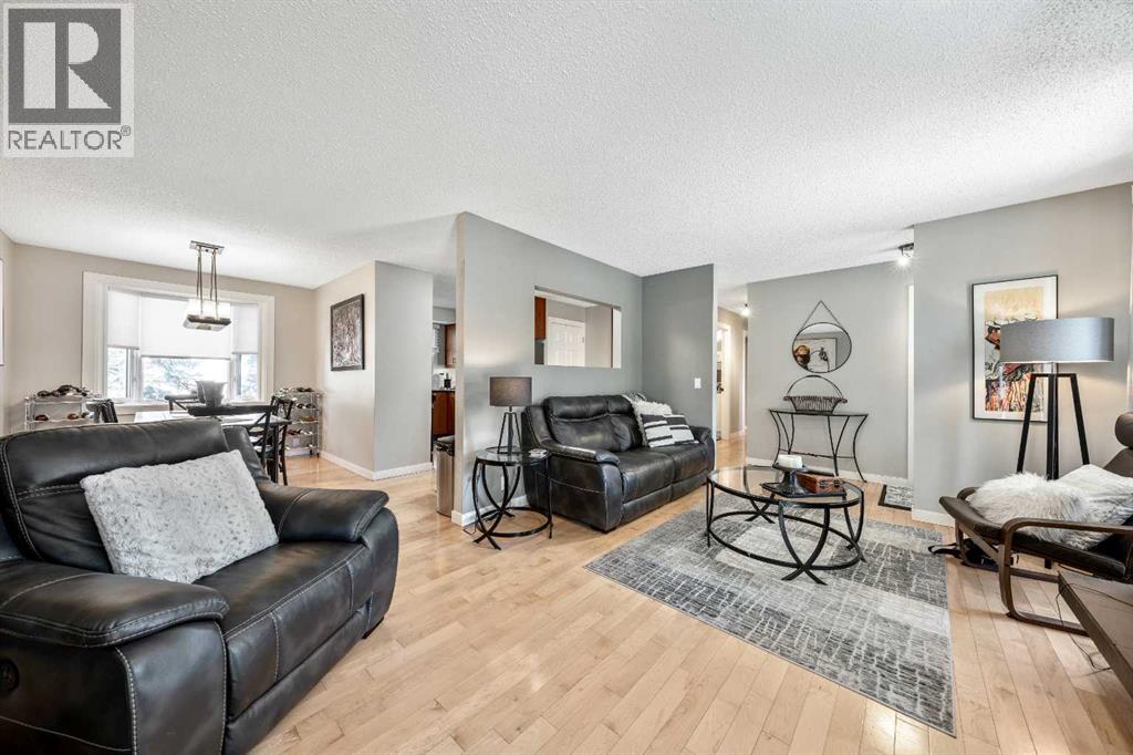 223 Brookpark Drive Sw, Calgary, Alberta  T2W 2W7 - Photo 3 - A2261691