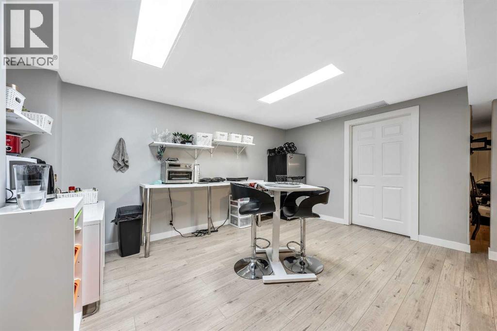 223 Brookpark Drive Sw, Calgary, Alberta  T2W 2W7 - Photo 14 - A2261691