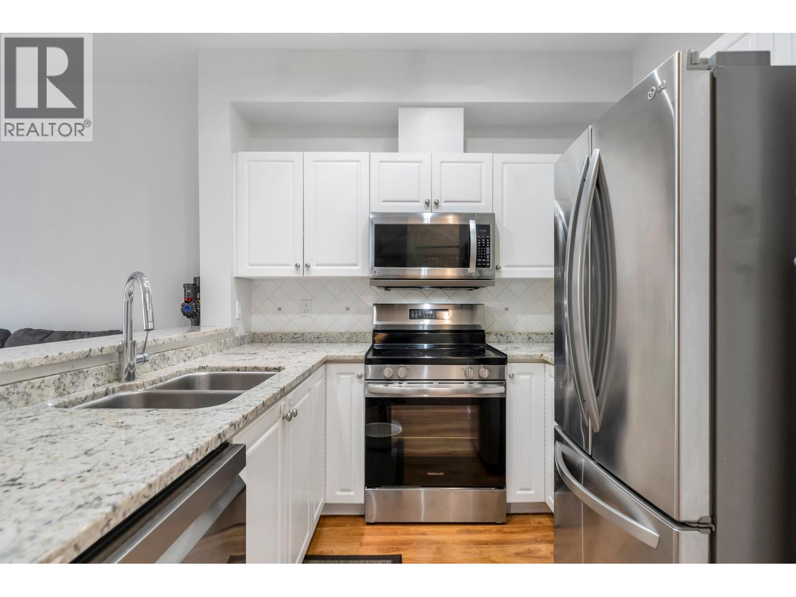 8533 Aquitania Place, Vancouver, British Columbia  V5S 4V7 - Photo 2 - R3063542