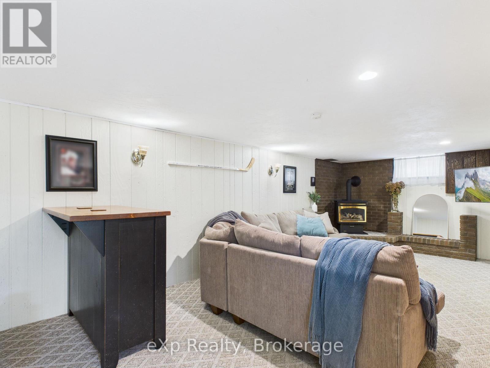 321 10th Avenue, Hanover, Ontario  N4N 2N4 - Photo 17 - X12496718