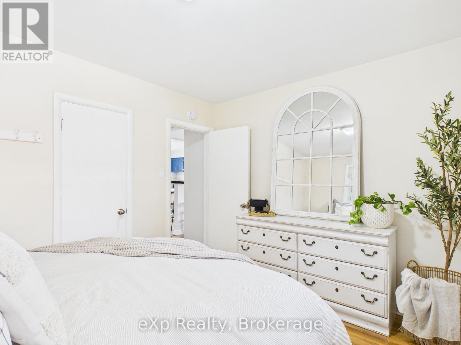 321 10th Avenue, Hanover, Ontario  N4N 2N4 - Photo 13 - X12496718