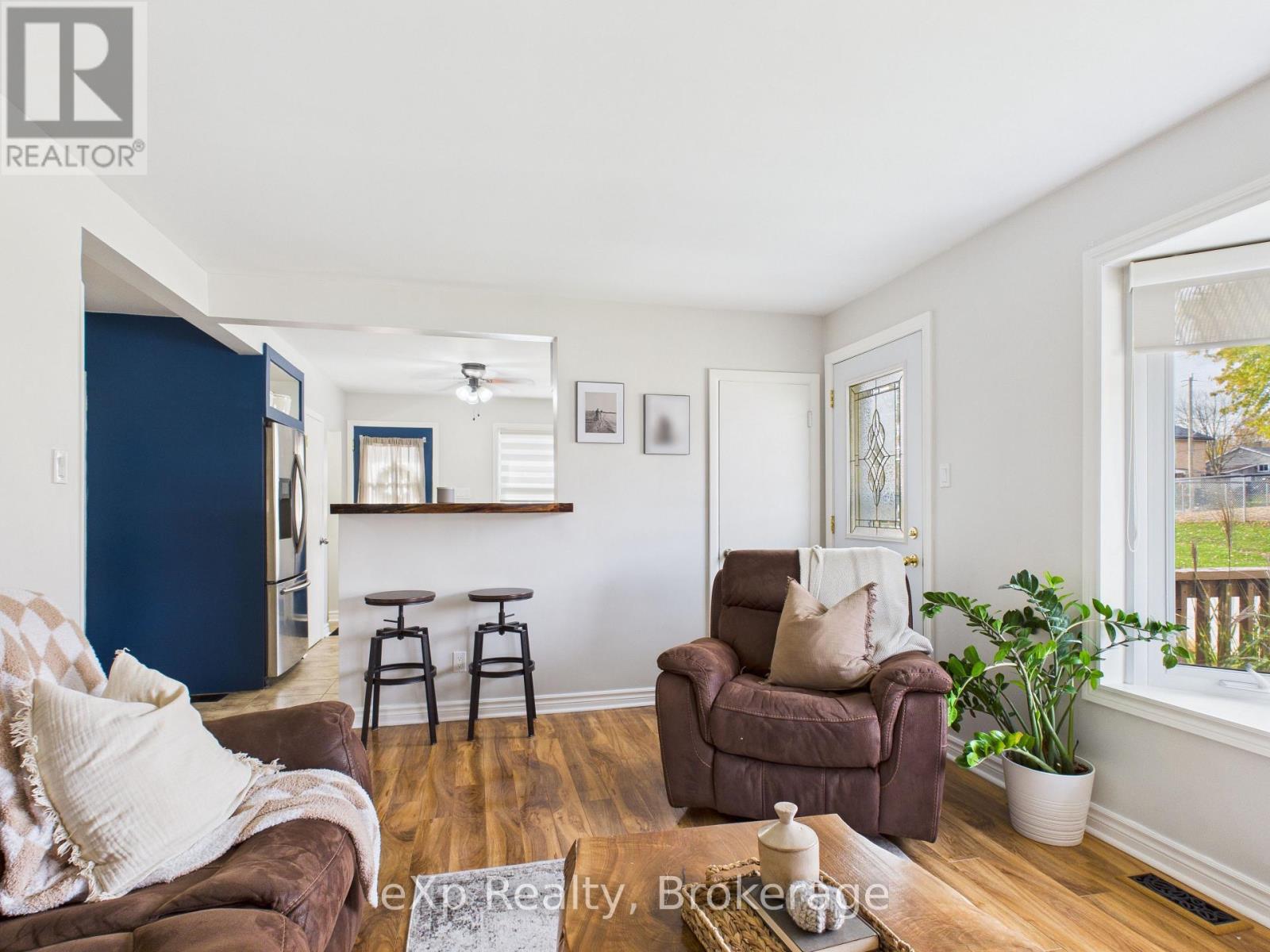 321 10th Avenue, Hanover, Ontario  N4N 2N4 - Photo 11 - X12496718